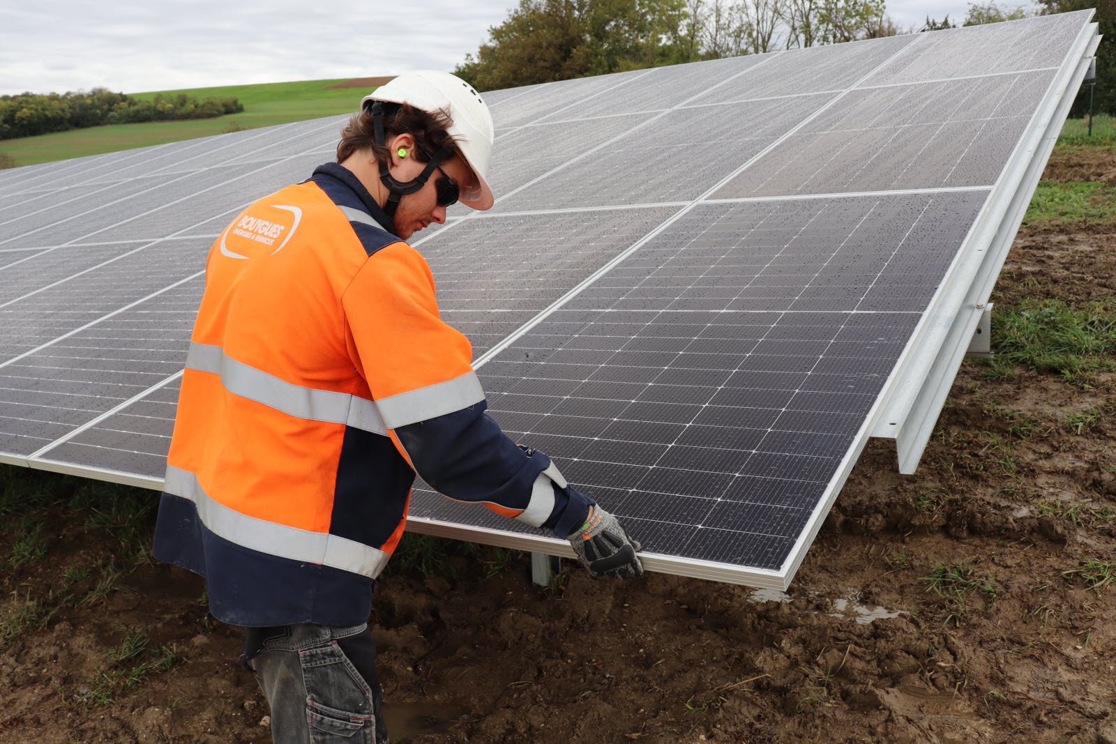 découvrez nos services d'installation de panneaux photovoltaïques en saône-et-loire. profitez d'une énergie renouvelable fiable et économique tout en contribuant à la protection de l'environnement. contactez-nous pour un devis personnalisé et des conseils adaptés à vos besoins.