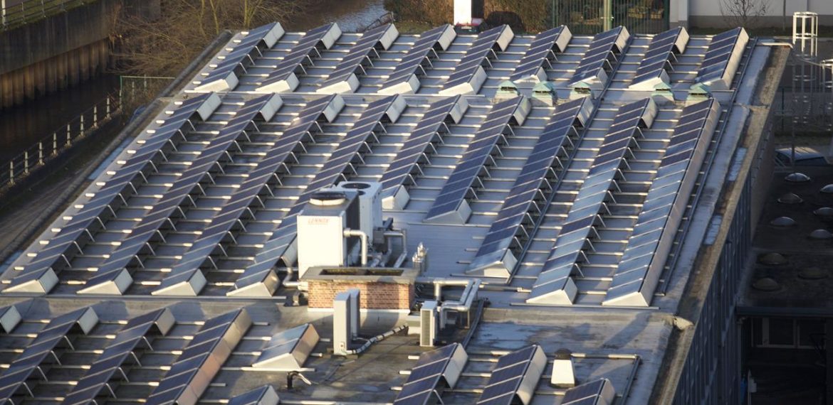 découvrez comment investir dans des panneaux solaires pour réduire vos factures d'électricité et contribuer à une planète plus verte. explorez les avantages économiques et environnementaux de cette solution énergétique durable.