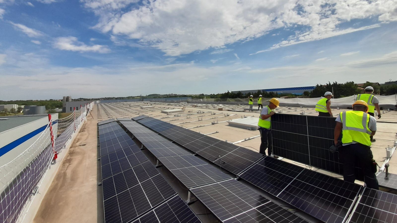 découvrez comment maximiser vos économies et investir intelligemment grâce à l'énergie photovoltaïque. profitez des avantages écologiques et financiers d'un investissement durable qui fait briller votre avenir.
