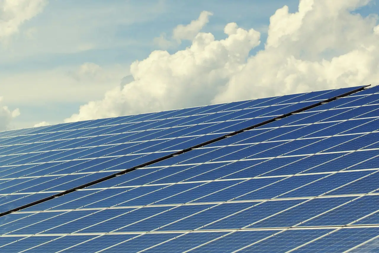 découvrez les avantages de l'investissement photovoltaïque écologique : une solution durable pour réduire votre empreinte carbone, économiser sur vos factures d'énergie et contribuer à un avenir plus vert.