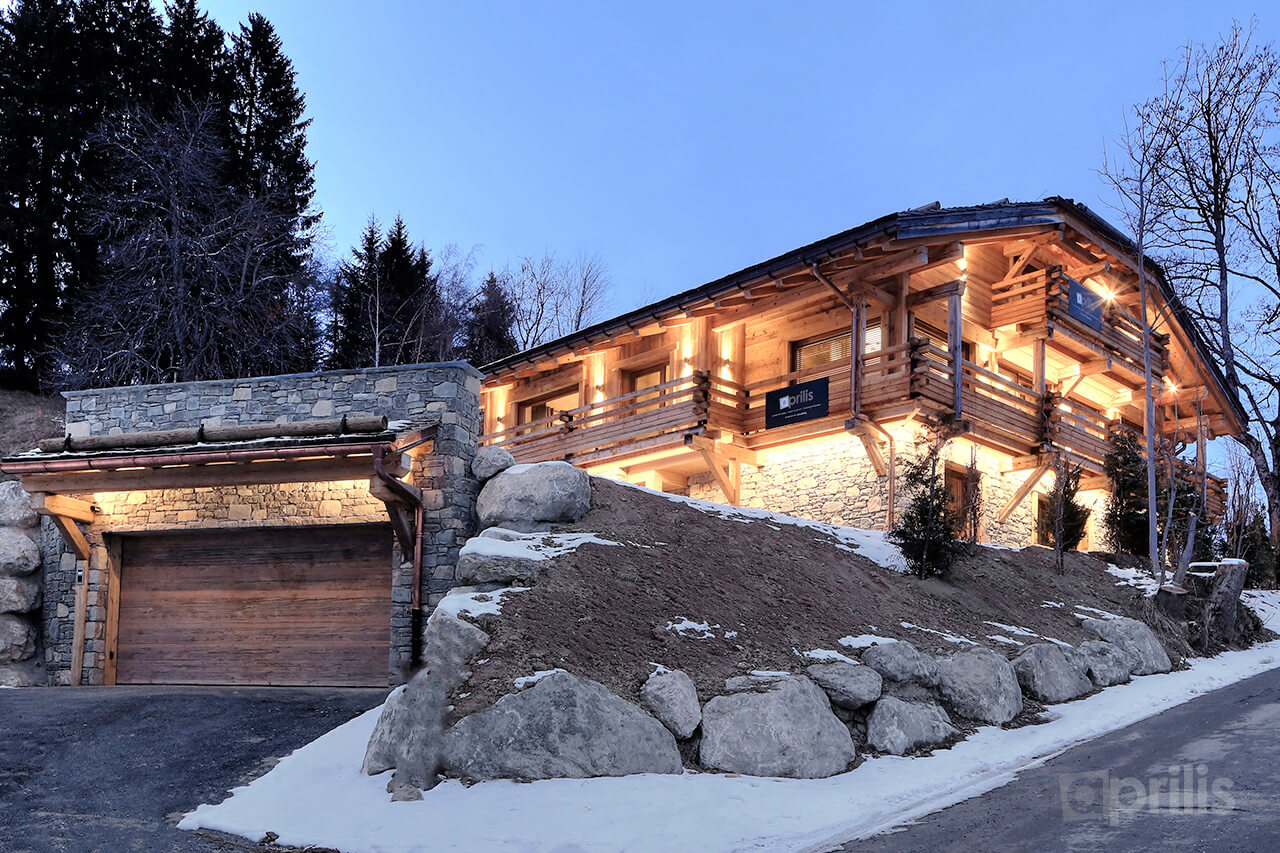 découvrez notre kit solaire pour chalet, une solution durable et autonome pour alimenter votre espace de vie en énergie solaire. facile à installer, ce dispositif vous permet de profiter d'un confort optimal tout en préservant l'environnement. optez pour l'énergie verte et transformez votre chalet en un havre de paix énergétique.