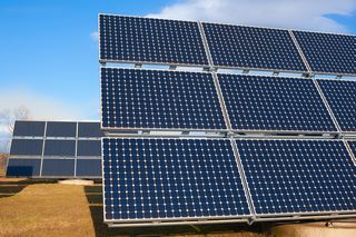découvrez les implications de la loi sur la faillite des panneaux photovoltaïques en france. explorez les droits des consommateurs, les protections légales et les recours possibles en cas de défaillance, tout en comprenant les enjeux économiques et environnementaux associés.