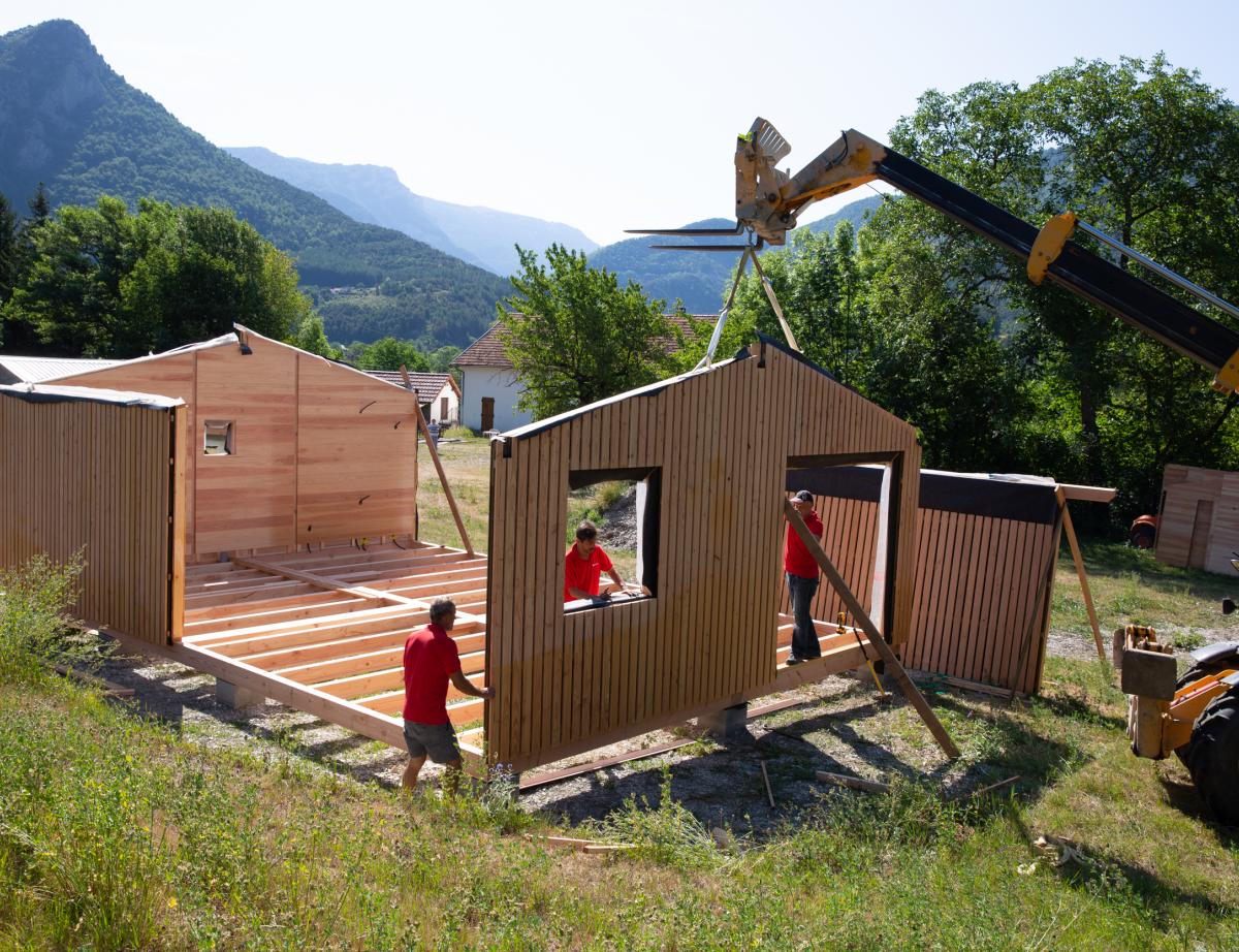 découvrez comment une maison solaire allie confort moderne et énergie renouvelable. apprenez les avantages d'une habitation écologique qui utilise l'énergie du soleil pour réduire votre empreinte carbone et vos factures d'électricité.