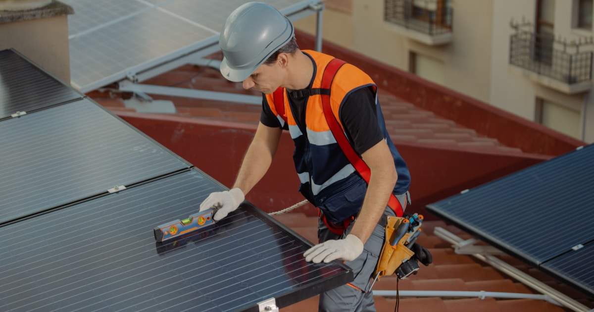 découvrez comment maximiser l'efficacité de vos panneaux photovoltaïques grâce à des astuces pratiques, des conseils d'installation et des techniques d'entretien pour optimiser votre production d'énergie solaire.