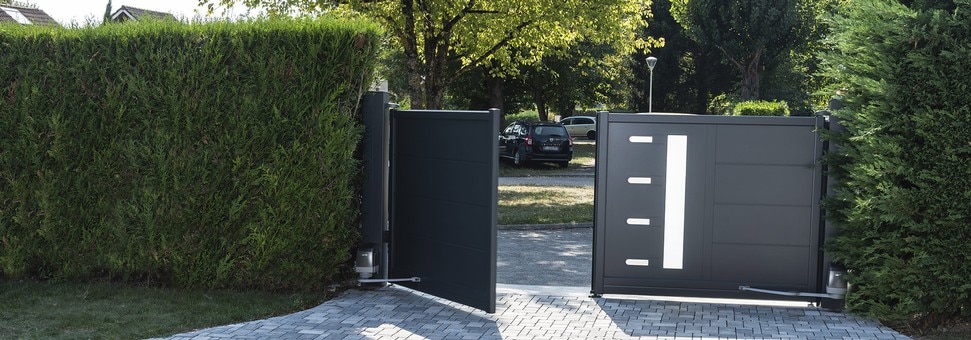 découvrez notre gamme de motorisation pour portails, offrant sécurité et confort d'utilisation. facilitez l'accès à votre domicile avec des solutions adaptées à tous les types de portails, alliant performance et esthétique.