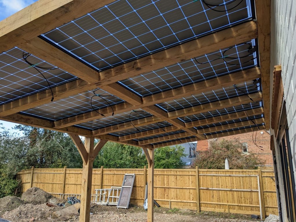 découvrez notre ombrière solaire en bois, alliant esthétisme et durabilité. offrant une protection contre le soleil tout en intégrant des panneaux solaires pour une énergie propre, elle embellira votre espace extérieur tout en respectant l'environnement.