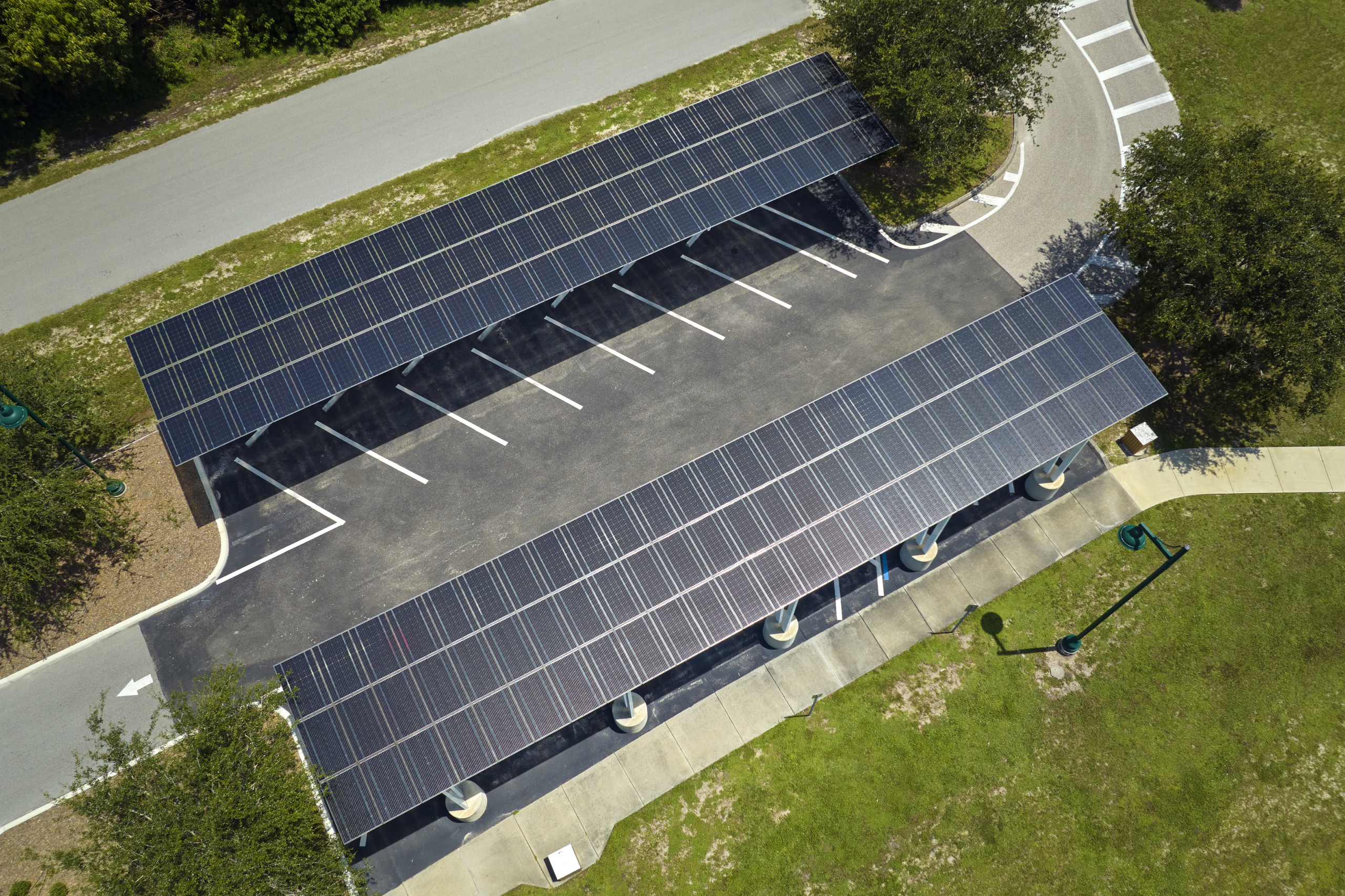 découvrez les avantages des ombrières solaires : une solution innovante pour produire de l'énergie renouvelable tout en offrant un abri contre le soleil. idéales pour les parkings, espaces publics et zones commerciales, ces structures écologiques permettent de charger vos véhicules électriques tout en préservant l'environnement.