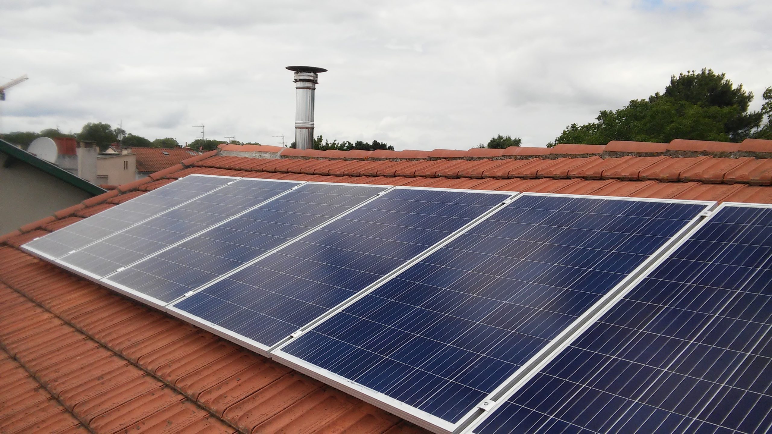 découvrez comment optimiser votre système photovoltaïque pour maximiser votre production d'énergie solaire, réduire vos factures d'électricité et contribuer à un avenir durable.