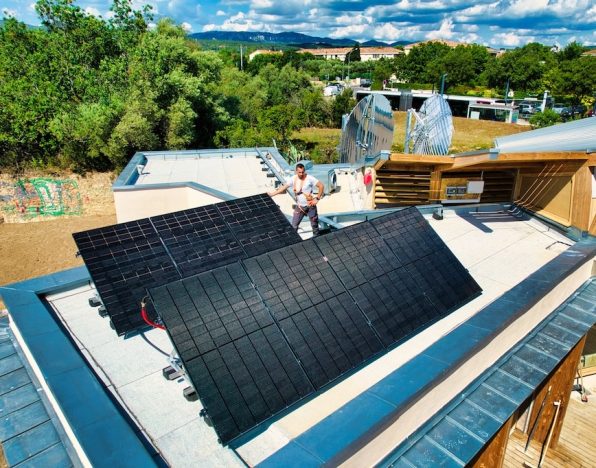 découvrez notre offre exceptionnelle de panneaux solaires à seulement 1€ ! profitez d'une solution écologique et économique pour réduire vos factures d'énergie tout en contribuant à la préservation de l'environnement. ne manquez pas cette occasion unique d'installer des panneaux solaires chez vous.