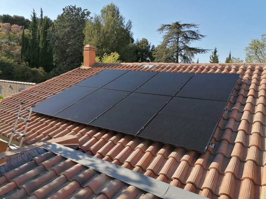 découvrez notre panneau solaire de 3 kw, conçu pour répondre aux besoins énergétiques de 2025. profitez d'une solution écologique et performante qui vous permet de réduire vos factures d'électricité tout en préservant l'environnement. idéal pour les foyers souhaitant investir dans des énergies renouvelables.