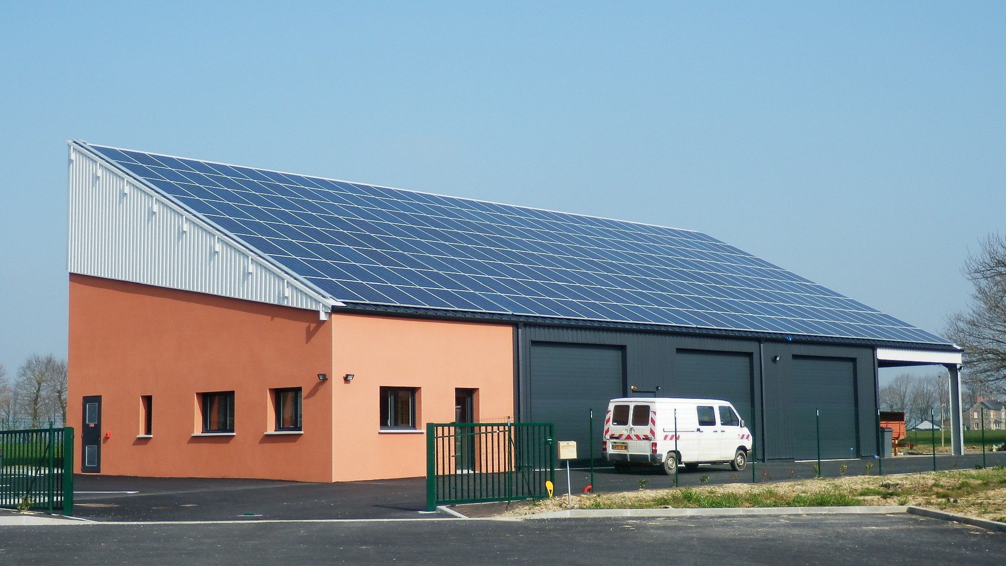 découvrez les avantages des panneaux solaires en bretagne : une énergie renouvelable pour réduire vos factures, préserver l'environnement et bénéficier d'aides financières. optez pour une installation adaptée à votre territoire et contribuez à la transition énergétique.