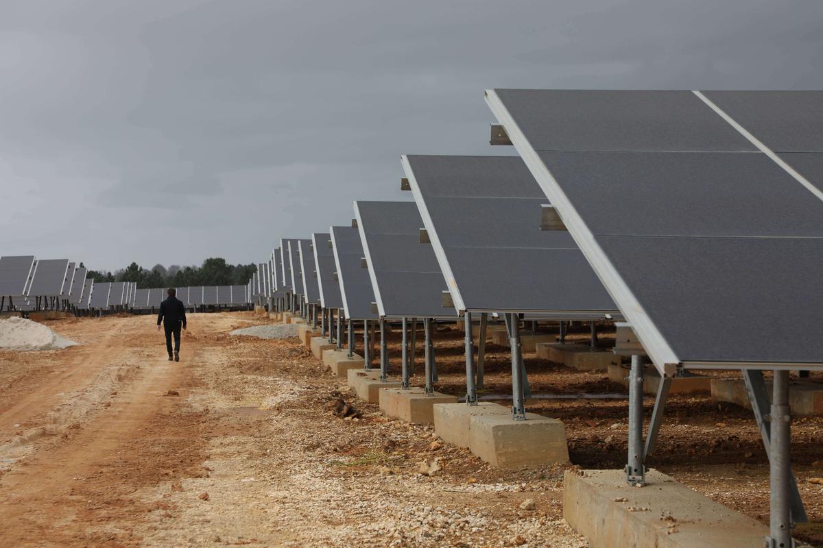 découvrez les panneaux photovoltaïques à cagnac-les-mines, une solution écologique et économique pour produire votre propre énergie solaire. profitez des avantages d'une installation adaptée à vos besoins et contribuez à la transition énergétique tout en réduisant vos factures d'électricité.