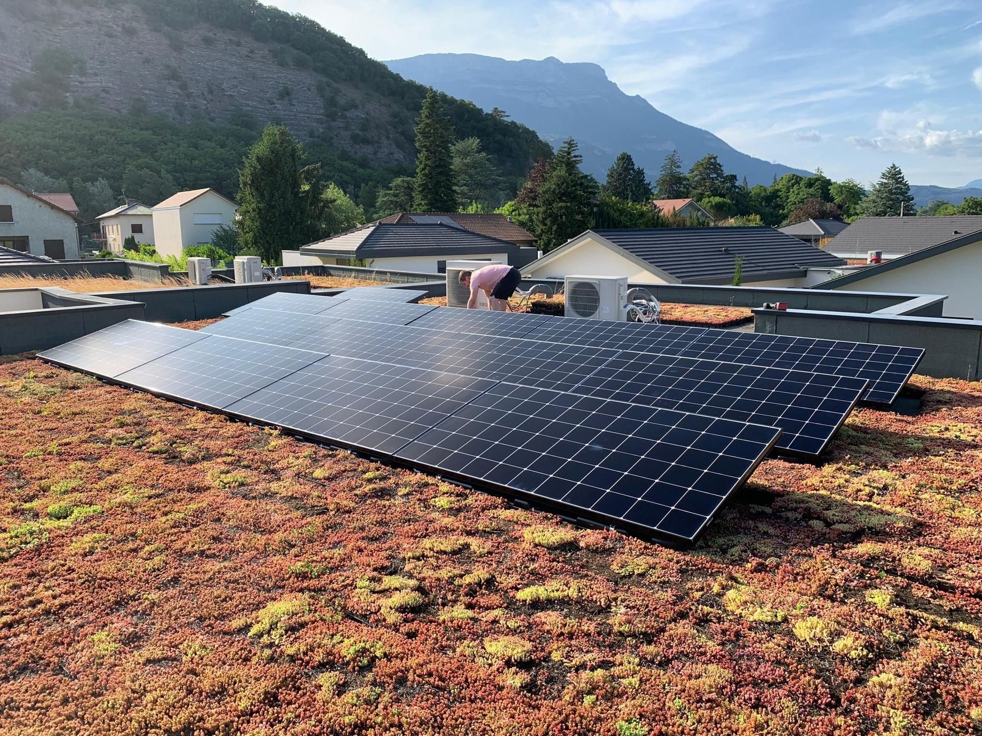 découvrez nos solutions de panneaux photovoltaïques à saint-quentin-fallavier pour produire votre propre énergie solaire. profitez d'une installation adaptée à vos besoins et contribuez à la transition énergétique tout en réduisant vos factures d'électricité.