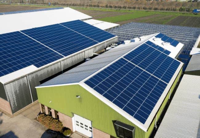 découvrez comment les panneaux photovoltaïques peuvent transformer votre entreprise. optimisez vos coûts énergétiques tout en contribuant à la protection de l'environnement. explorez nos solutions adaptées aux besoins des entreprises et démarquez-vous sur le marché.