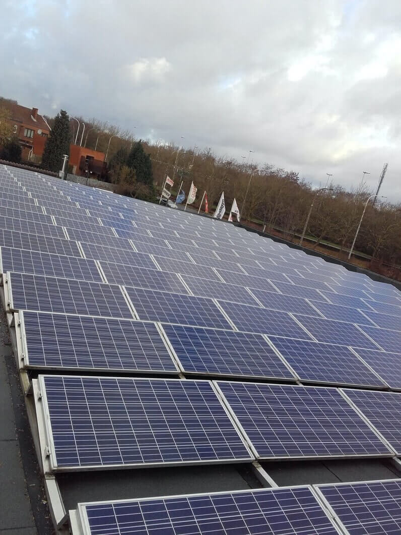 découvrez les avantages d'investir dans des panneaux photovoltaïques : une solution durable pour réduire vos factures d'électricité, augmenter la valeur de votre propriété et contribuer à la transition énergétique. explorez les options de financement et les aides disponibles pour maximiser votre retour sur investissement.