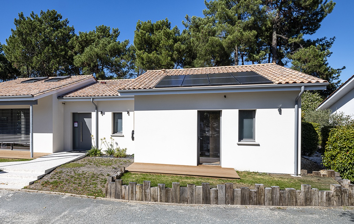 découvrez comment les panneaux photovoltaïques peuvent transformer votre maison en une source d'énergie renouvelable. optimisez votre consommation d'électricité tout en réduisant votre empreinte carbone grâce à des solutions innovantes et durables.