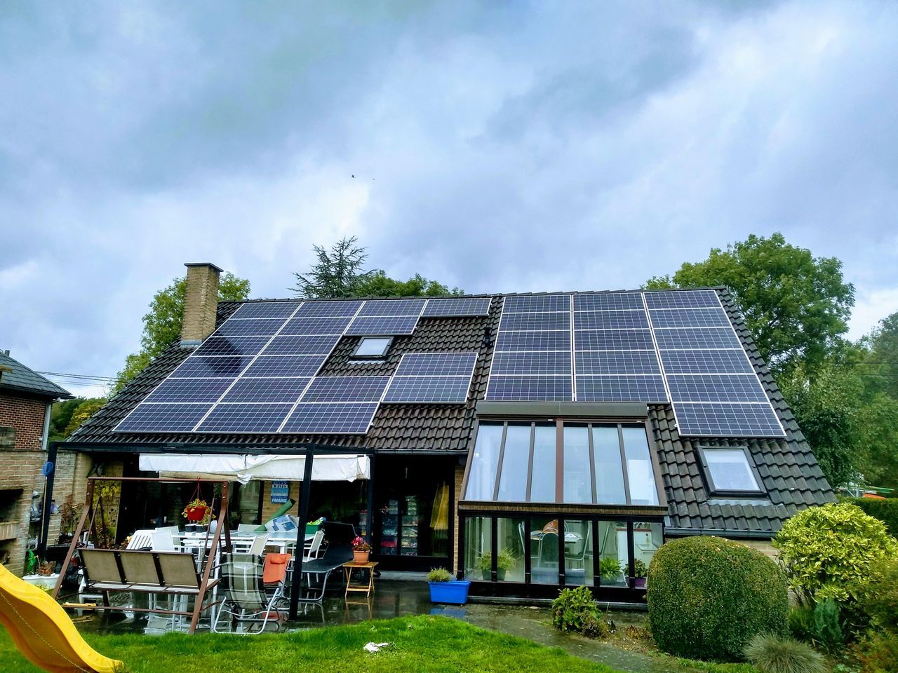 découvrez les panneaux photovoltaïques à namur : une solution écologique et économique pour produire votre propre énergie. informez-vous sur les avantages, les subventions et l'installation de ces systèmes solaires efficaces pour réduire votre facture d'électricité.