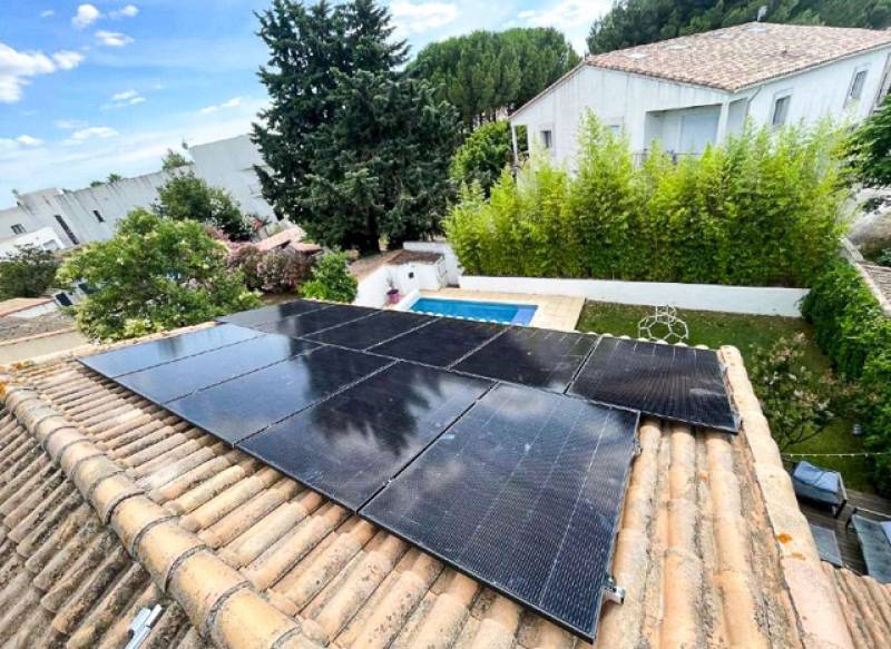 découvrez nos services d'installation de panneaux photovoltaïques à reims. en tant qu'installateur local expérimenté, nous vous aidons à optimiser votre production d'énergie solaire tout en respectant l'environnement. contactez-nous pour un devis personnalisé et profitez des avantages des énergies renouvelables.