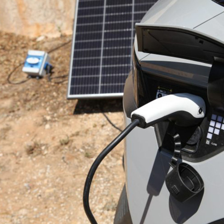 découvrez comment les panneaux photovoltaïques peuvent alimenter votre voiture électrique, offrant une solution durable et économique pour un transport respectueux de l'environnement. profitez de l'énergie solaire pour recharger votre véhicule et réduire votre empreinte carbone.