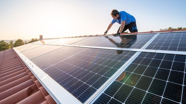 découvrez comment bénéficier de l'installation de panneaux solaires pour seulement 1 euro. profitez d'une énergie renouvelable à moindre coût tout en réduisant votre facture d'électricité et en préservant l'environnement. renseignez-vous sur les conditions et les aides disponibles pour franchir le pas vers une énergie plus verte.