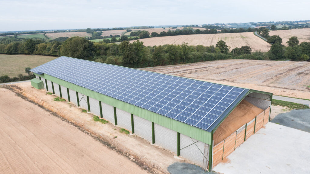 découvrez comment les panneaux solaires agricoles transforment les exploitations en sources d'énergie renouvelable tout en optimisant les rendements. adoptez une solution durable et économisez sur vos factures d'énergie.