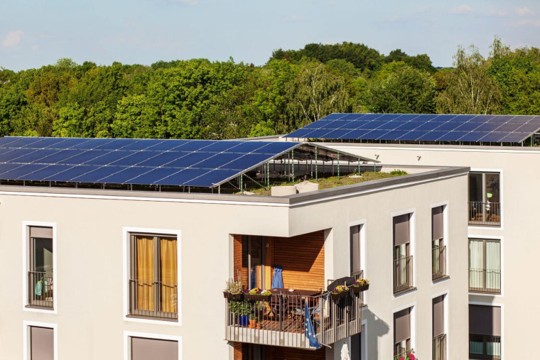 découvrez comment les panneaux solaires peuvent transformer votre copropriété en source d'énergie renouvelable, réduisant les coûts d'électricité et l'empreinte carbone. informez-vous sur les avantages, l'installation et les aides disponibles pour profiter pleinement de cette technologie durable.