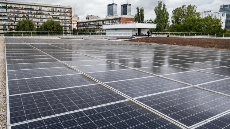 découvrez comment l'installation de panneaux solaires en copropriété peut réduire vos factures d'énergie, améliorer la valeur de votre bien et contribuer à une consommation énergétique plus durable. informez-vous sur les avantages, les étapes à suivre et les aides financières disponibles pour votre projet.