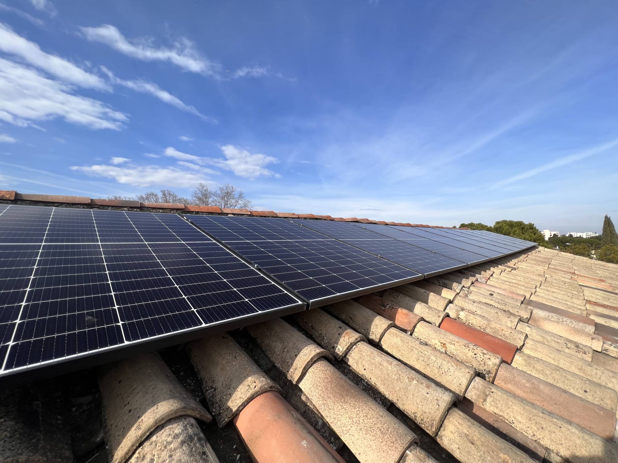 découvrez les meilleures solutions de panneaux solaires à montpellier. profitez de l'énergie renouvelable et réduisez votre facture d'électricité tout en protégeant l'environnement. contactez-nous pour un devis personnalisé.