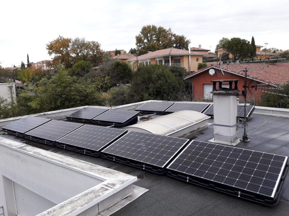 découvrez les avantages des panneaux solaires sur toit plat : une solution idéale pour optimiser l'énergie solaire, réduire vos factures d'électricité et contribuer à un avenir durable. informez-vous sur l'installation, l'efficacité et les subventions disponibles.