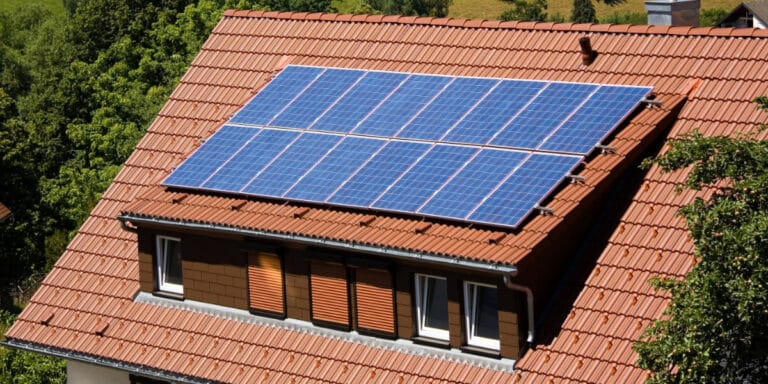 découvrez les avantages des panneaux solaires pour toit : une solution écologique et économique pour produire votre propre électricité, réduire vos factures et valoriser votre bien immobilier.