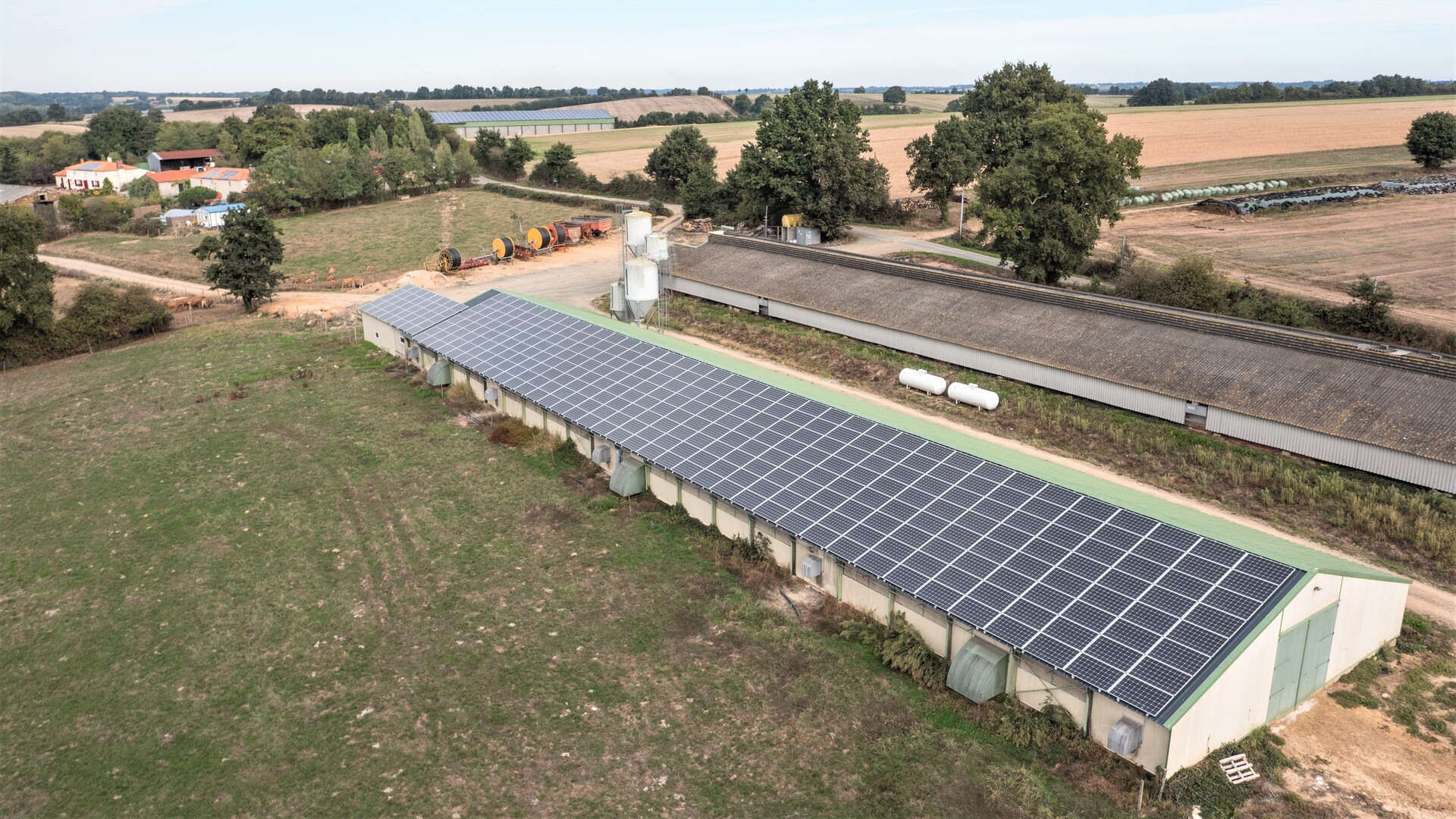 découvrez nos panneaux solaires en vendée, une solution écologique et économique pour produire votre propre énergie. maximisez vos économies d'énergie et contribuez à la protection de l'environnement avec nos installations de panneaux solaires adaptées à vos besoins.