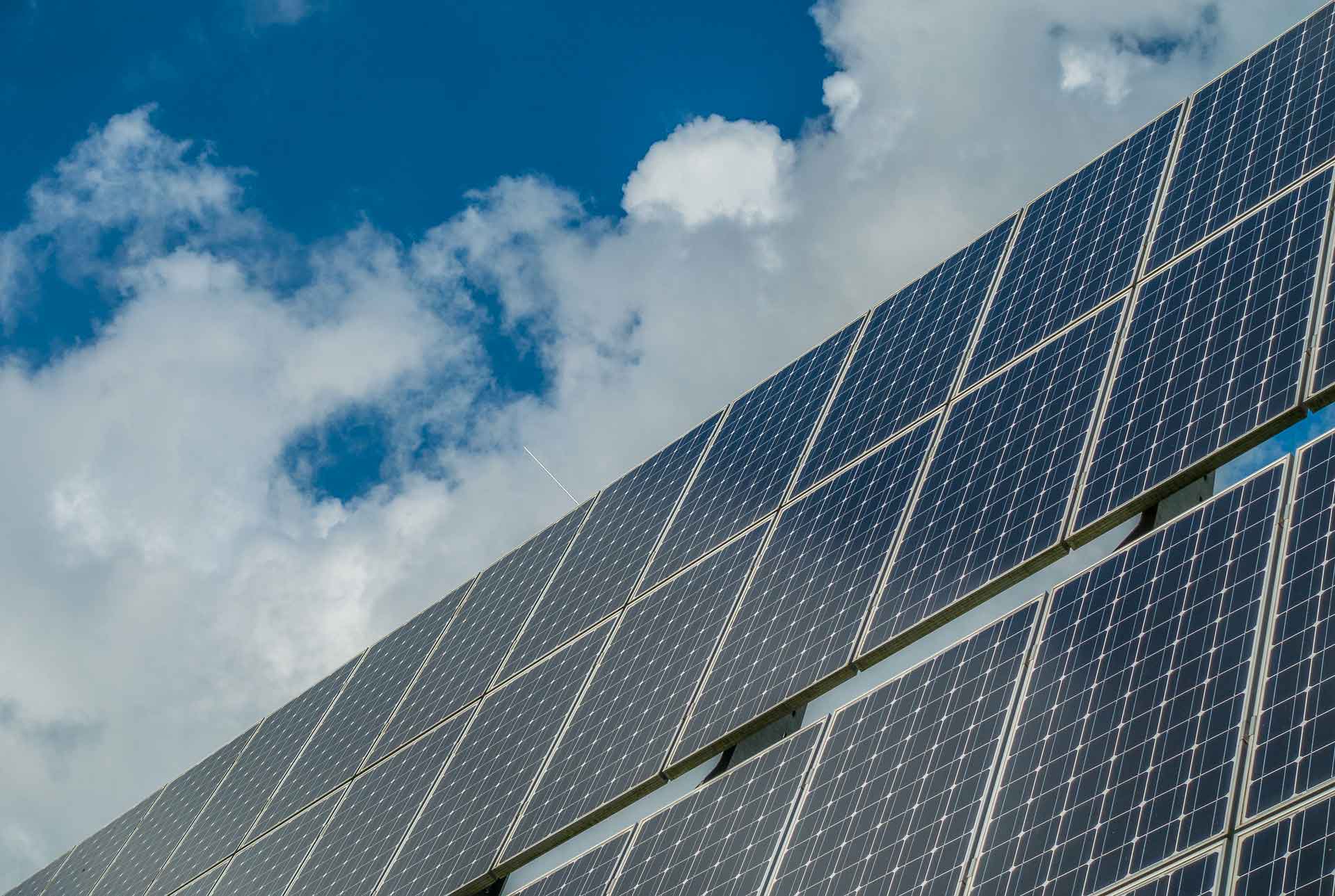 découvrez les avantages de l'énergie photovoltaïque : une solution durable et économique pour produire votre propre électricité à partir du soleil. informez-vous sur l'installation, les subventions et les bénéfices environnementaux du photovoltaïque.