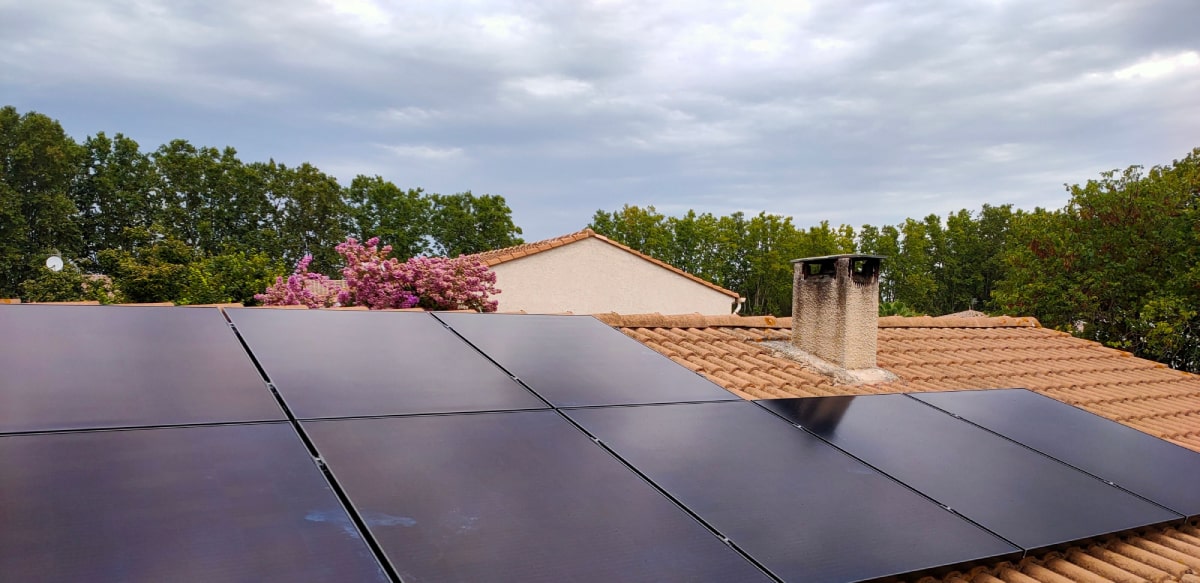 découvrez comment un système photovoltaïque de 9 kwc peut vous permettre de réaliser des économies significatives sur votre facture d'électricité tout en contribuant à une énergie plus verte. apprenez les avantages d'un investissement rentable et durable pour votre habitation.