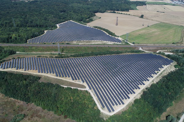 découvrez les meilleures solutions photovoltaïques en île-de-france pour réduire votre facture d'électricité et contribuer à une énergie durable. informez-vous sur les avantages des panneaux solaires, les aides disponibles et les options d'installation.