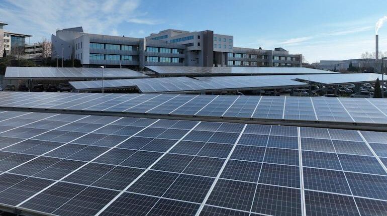 découvrez les solutions photovoltaïques à montpellier pour réduire votre facture d'énergie et contribuer à la transition énergétique. faites le choix d'une énergie renouvelable et écologique avec nos installations solaires adaptées à vos besoins.