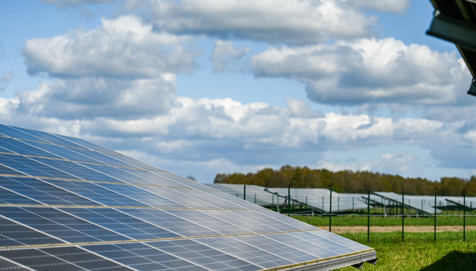 découvrez les solutions photovoltaïques à la réunion pour maximiser votre autonomie énergétique tout en préservant l'environnement. informez-vous sur les avantages des panneaux solaires, les aides disponibles et les installations adaptées à votre projet.