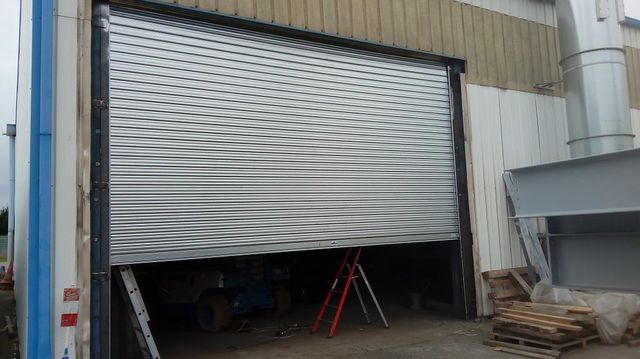 découvrez nos services de pose de rideaux métalliques, garantissant sécurité et esthétique pour votre commerce. nos experts assurent une installation rapide et efficace pour protéger vos biens tout en embellissant votre façade.