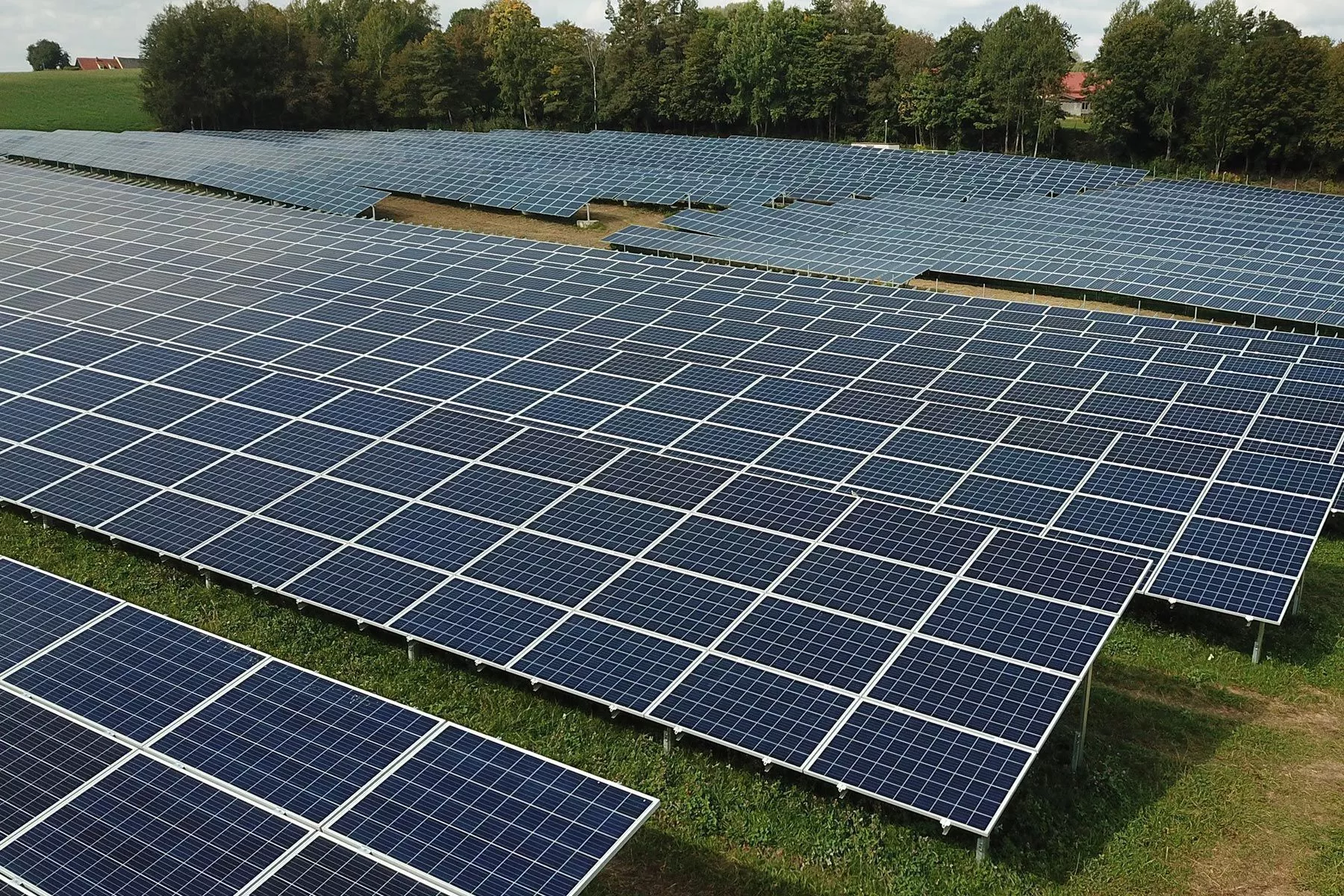 découvrez nos solutions innovantes en matière de projets photovoltaïques, visant à optimiser l'utilisation de l'énergie solaire pour un avenir durable. bénéficiez d'une expertise complète, de l'étude de faisabilité à l'installation, pour devenir un acteur de la transition énergétique.