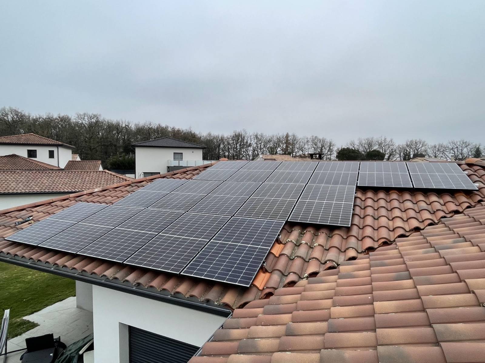 découvrez la puissance des panneaux photovoltaïques et leur impact sur votre production d'énergie. optimisez votre consommation grâce à des solutions solaires efficaces et écologiques.