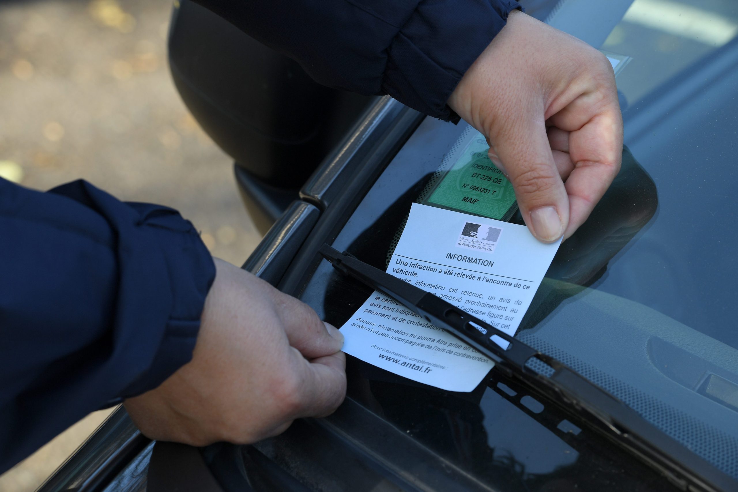 découvrez le concept de pv (procès-verbal), son rôle essentiel dans le cadre des réunions, des assemblées et des transactions juridiques. apprenez comment rédiger un pv efficace pour assurer la transparence et l'exactitude des informations échangées.