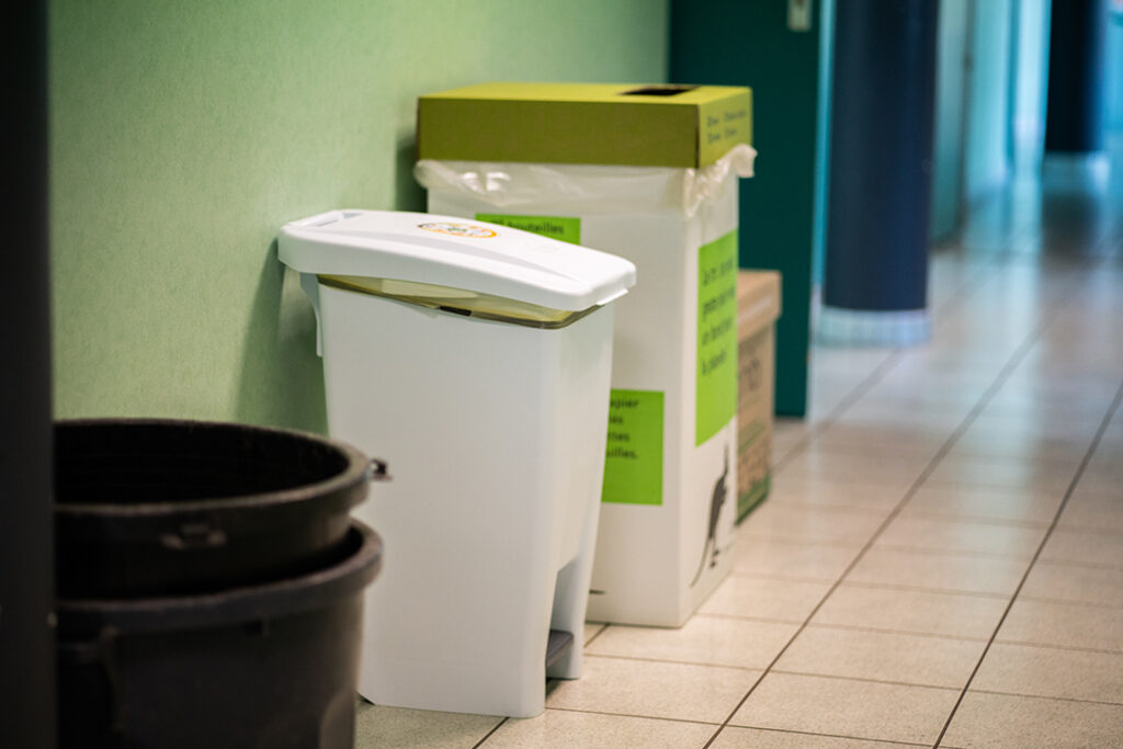 découvrez des astuces pratiques pour réduire les déchets au bureau et adopter une démarche éco-responsable. transformez votre espace de travail en un lieu durable tout en améliorant l’efficacité et le bien-être de vos collaborateurs.
