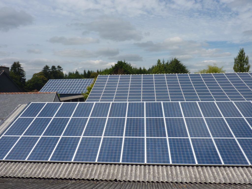 découvrez comment l'installation de panneaux photovoltaïques peut améliorer la rentabilité de votre exploitation agricole. augmentez vos revenus tout en contribuant à une agriculture durable grâce aux énergies renouvelables.