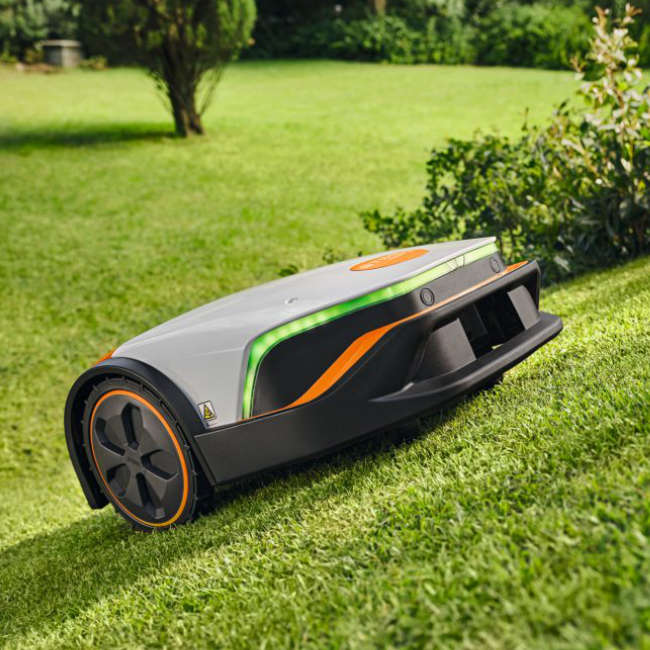 découvrez le robot tondeuse, l'allié idéal pour un jardin parfaitement entretenu. grâce à sa technologie avancée, il tond votre pelouse de manière autonome, vous offrant un gain de temps précieux et un résultat impeccable. simplifiez l'entretien de votre extérieur avec notre sélection de robots tondeuses adaptés à tous types de terrains.