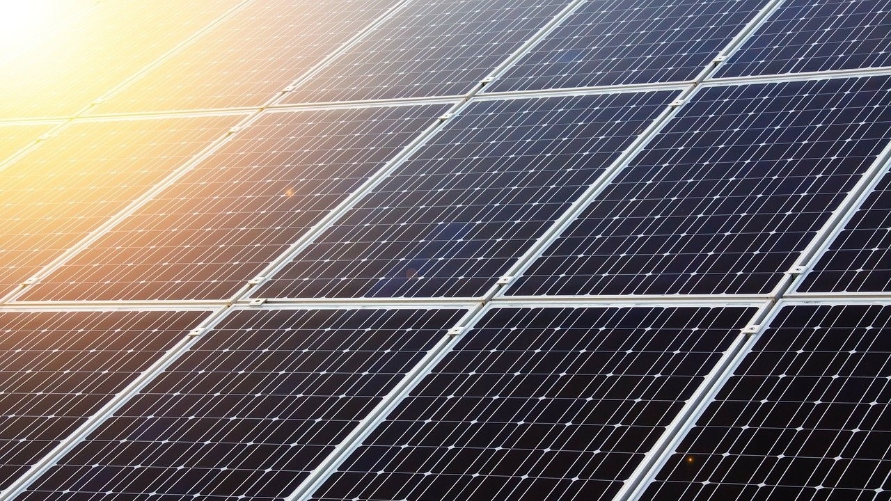 découvrez les secrets des panneaux photovoltaïques : comment ils fonctionnent, leurs avantages écologiques et économiques, et des conseils pour optimiser votre installation solaire. transformez l'énergie solaire en économies grâce à nos astuces !
