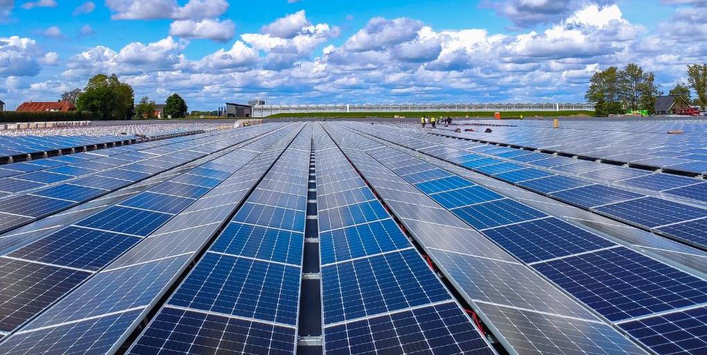 découvrez l'énergie solaire, une solution durable et renouvelable pour répondre à vos besoins énergétiques. optimisez votre consommation et participez à la transition écologique grâce à des technologies innovantes et des installations adaptées.