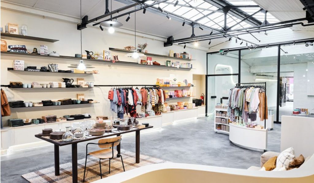 découvrez notre large sélection de stores : élégants et pratiques, ils s'adaptent à tous les styles d'intérieur. que ce soit des stores enrouleurs, des vénitiens ou des bateaux, trouvez la protection solaire idéale pour votre maison tout en ajoutant une touche décorative.