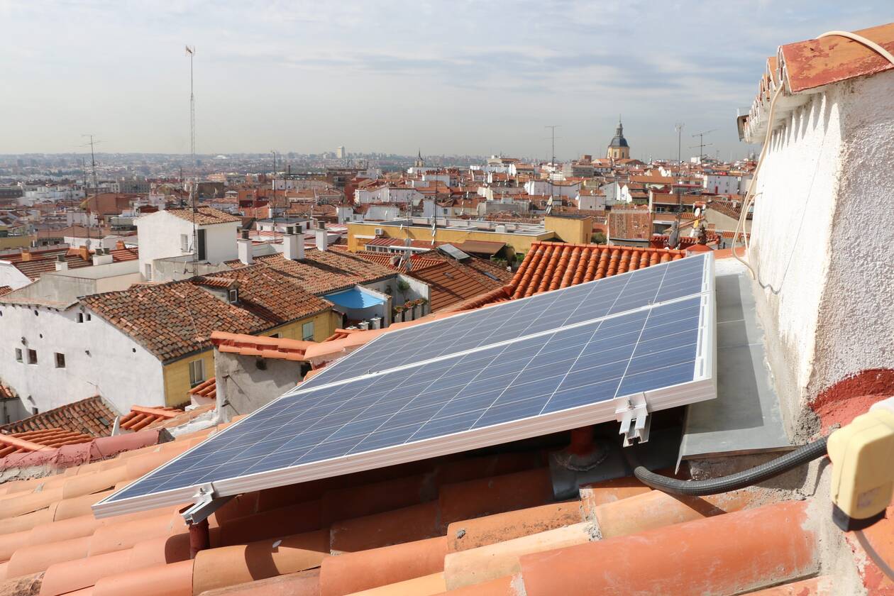 découvrez tout ce qu'il faut savoir sur la taxe photovoltaïque, ses implications pour les propriétaires de systèmes solaires, ainsi que les exonérations et aides disponibles pour optimiser votre investissement énergétique. informez-vous dès maintenant pour maximiser les avantages de votre installation photovoltaïque.