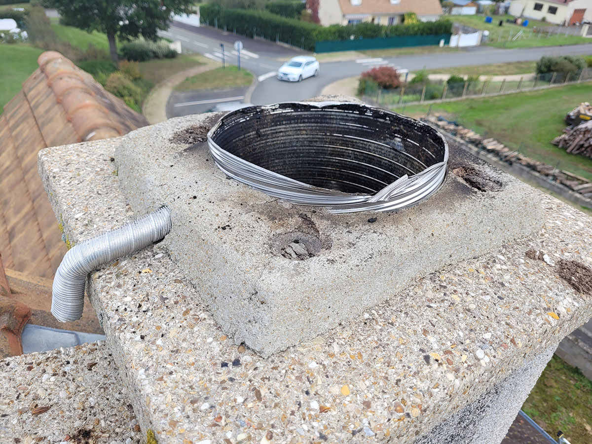 découvrez tout ce qu'il faut savoir sur le tubage de cheminée : avantages, matériaux, techniques d'installation et conseils d'entretien pour améliorer la sécurité et l'efficacité de votre système de chauffage.