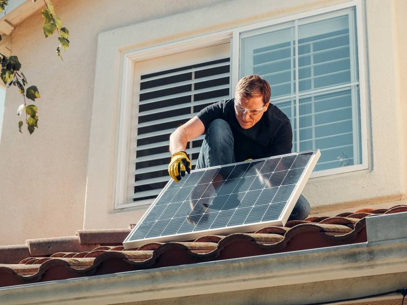découvrez comment devenir un vendeur photovoltaïque expert et boostez votre carrière dans le secteur des énergies renouvelables. apprenez à promouvoir et à vendre des solutions solaires innovantes pour un avenir plus durable.