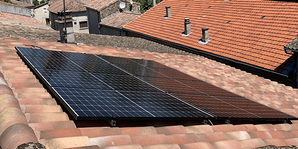 découvrez comment bénéficier des aides et subventions pour l'installation de panneaux solaires en france. optimisez votre transition énergétique tout en réduisant vos coûts grâce à nos conseils et informations pratiques.